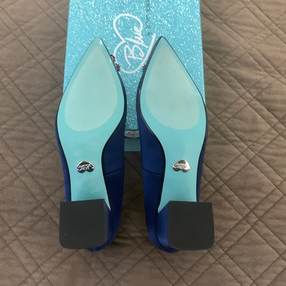 Betsy Johnson NIB Lilly Embellished Satin Dress Pumps/Heels  size 10 - Picture 13 of 17